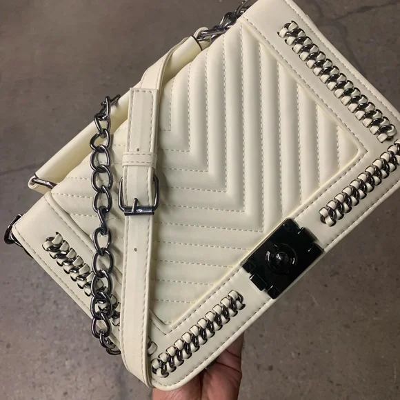 Chevron Quilted Detail with Buckle Closure Chain Strap Shoulder Bag in White - Picture 2 of 9